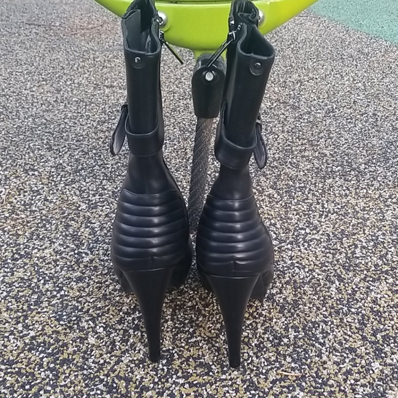 Kenneth Cole leather boots size 9.5 - Picture 4 of 12